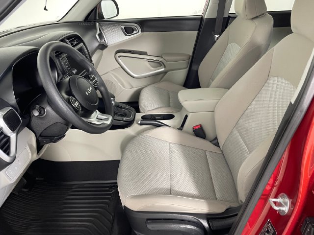 Certified 2023 Kia Soul LX FWD image 2