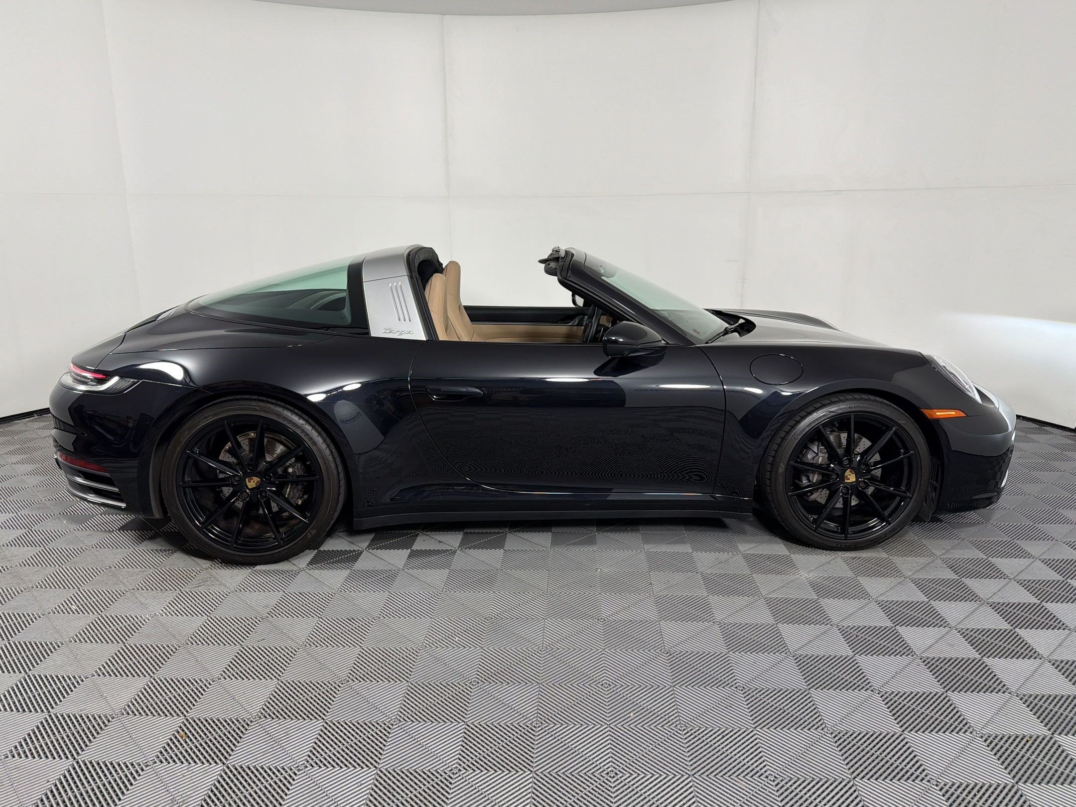 Certified 2024 Porsche 911 Targa 4 w/ Sport Package AWD/4WD image 8