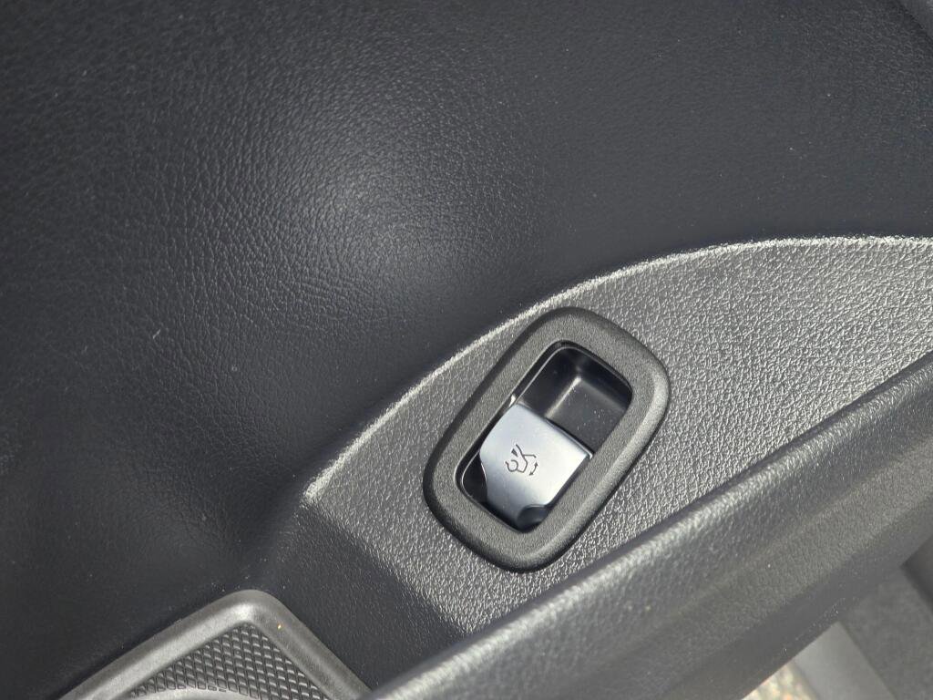Used 2023 Mercedes-Benz GLC 300 4MATIC image 36