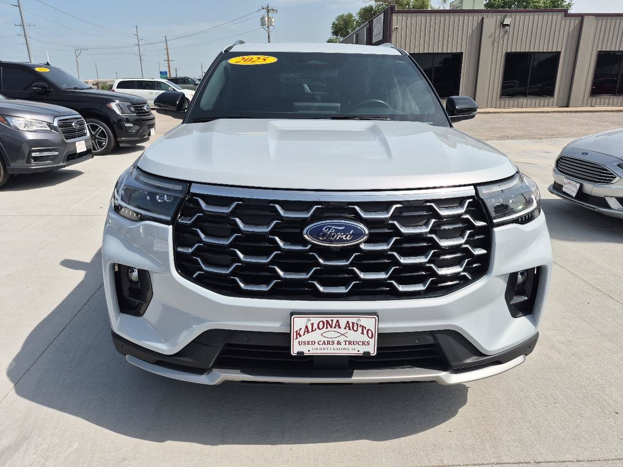 Used 2025 Ford Explorer Platinum w/ LUX Leather Package AWD/4WD image 3