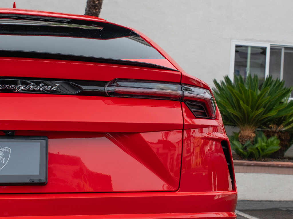 Used 2022 Lamborghini Urus AWD/4WD image 40
