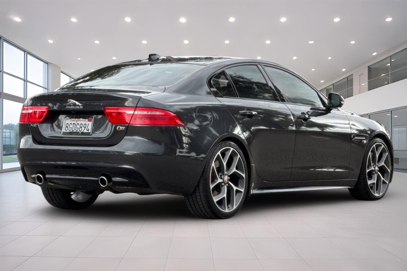 Used 2018 Jaguar XE S RWD image 4