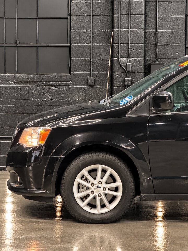 Used 2018 Dodge Grand Caravan SXT FWD image 15