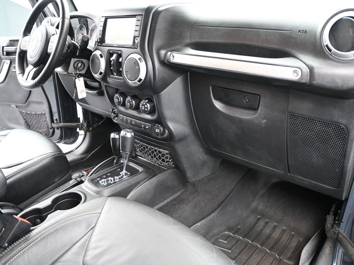 Used 2016 Jeep Wrangler Unlimited Sahara w/ Connectivity Group image 18