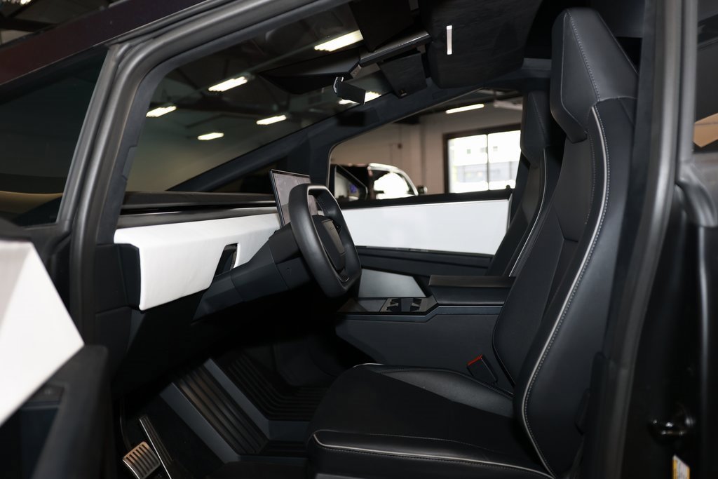 Used 2024 Tesla Cybertruck AWD Crew Cab image 10