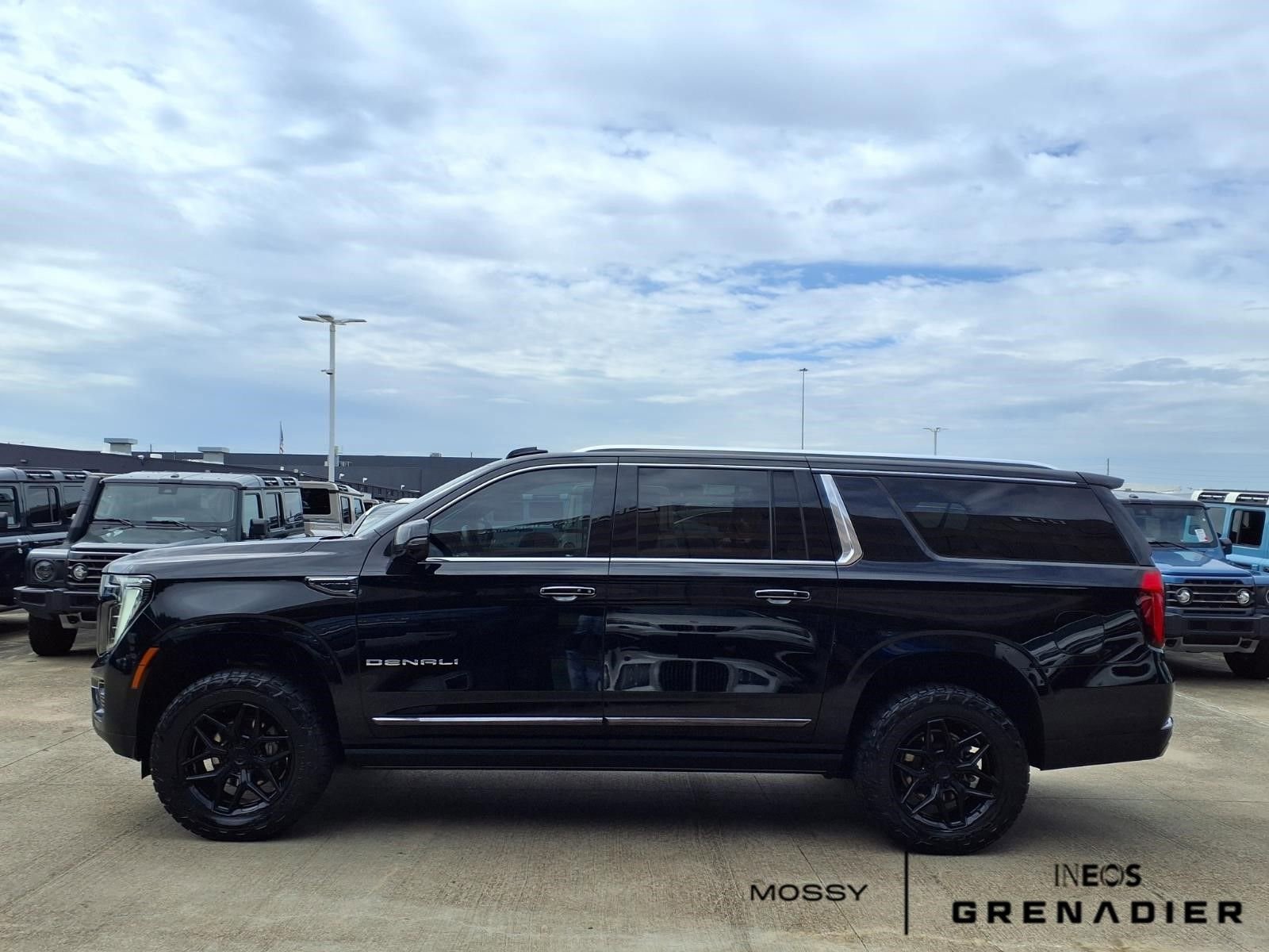 Used 2025 GMC Yukon XL Denali Ultimate image 5