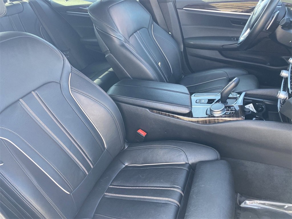 Used 2020 BMW 530i xDrive w/ Premium Package image 13