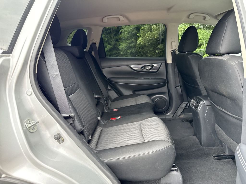 Used 2018 Nissan Rogue SV image 26