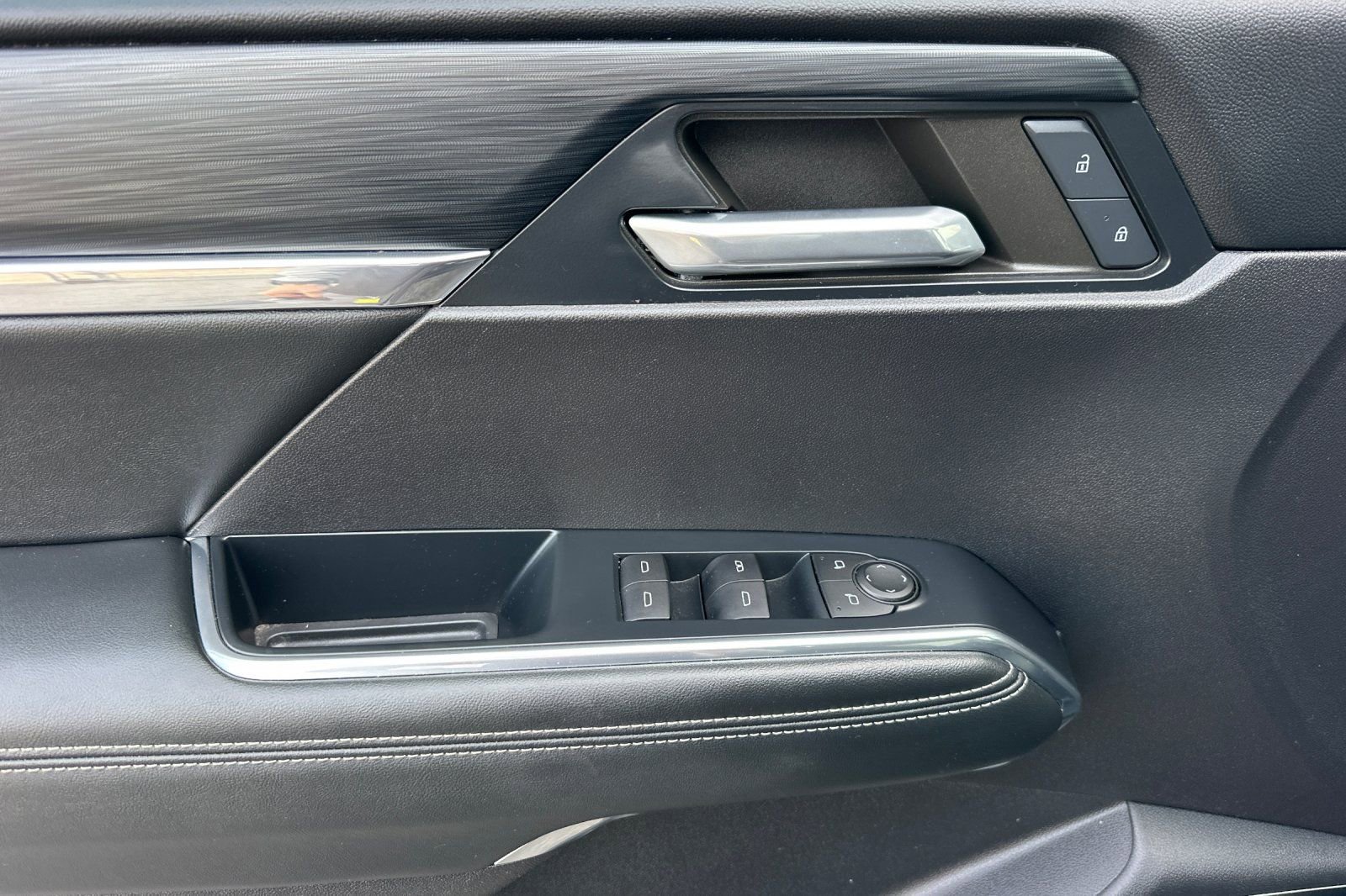 Used 2024 GMC Acadia Elevation w/ Luxury Package image 11