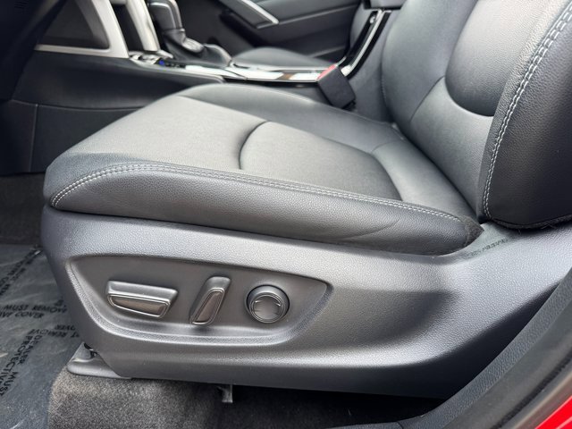 Used 2023 Toyota Corolla Cross XLE w/ Convenience Package image 15