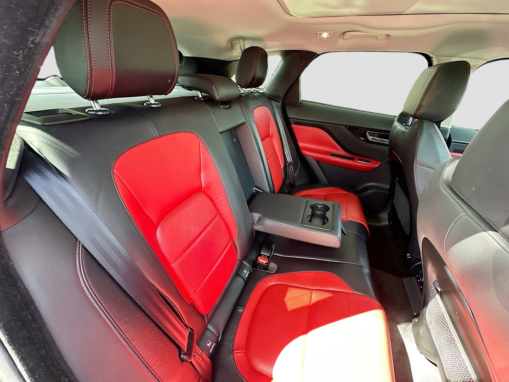 Used 2018 Jaguar F-PACE R-Sport image 30