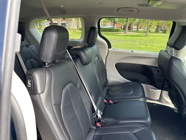 Used 2019 Chrysler Pacifica Touring-L w/ Advanced Safetytec Group image 24