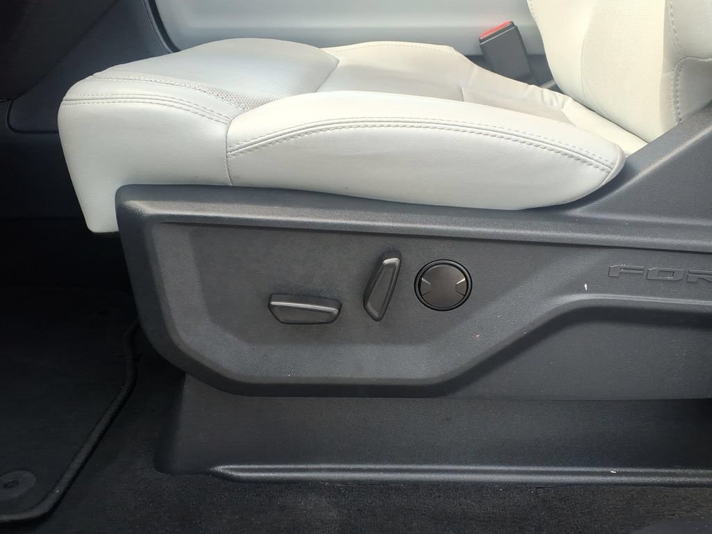 Used 2025 Ford Expedition Max Platinum AWD/4WD image 27