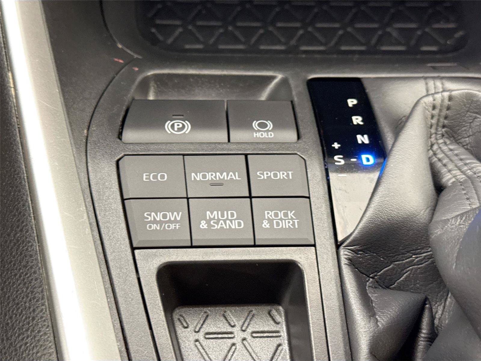 Used 2025 Toyota RAV4 XLE Premium AWD/4WD image 27