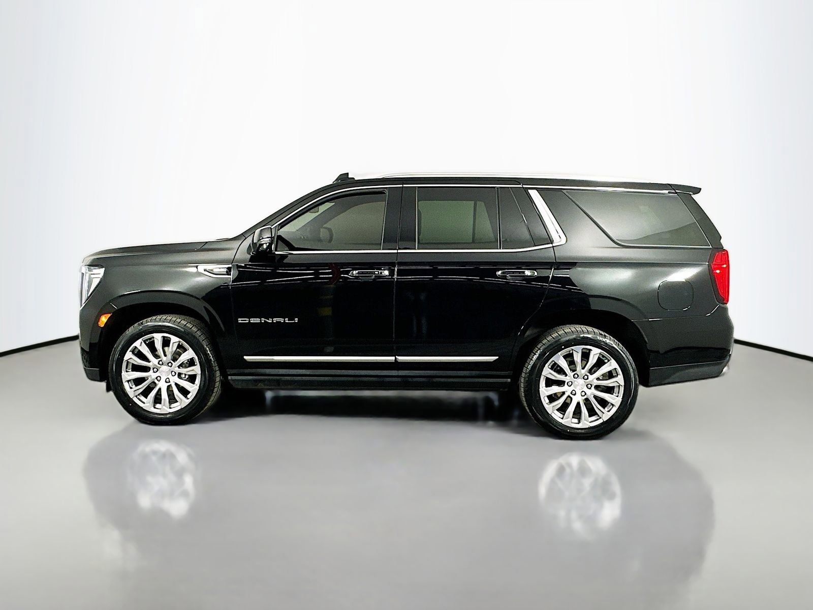 Used 2024 GMC Yukon Denali image 8