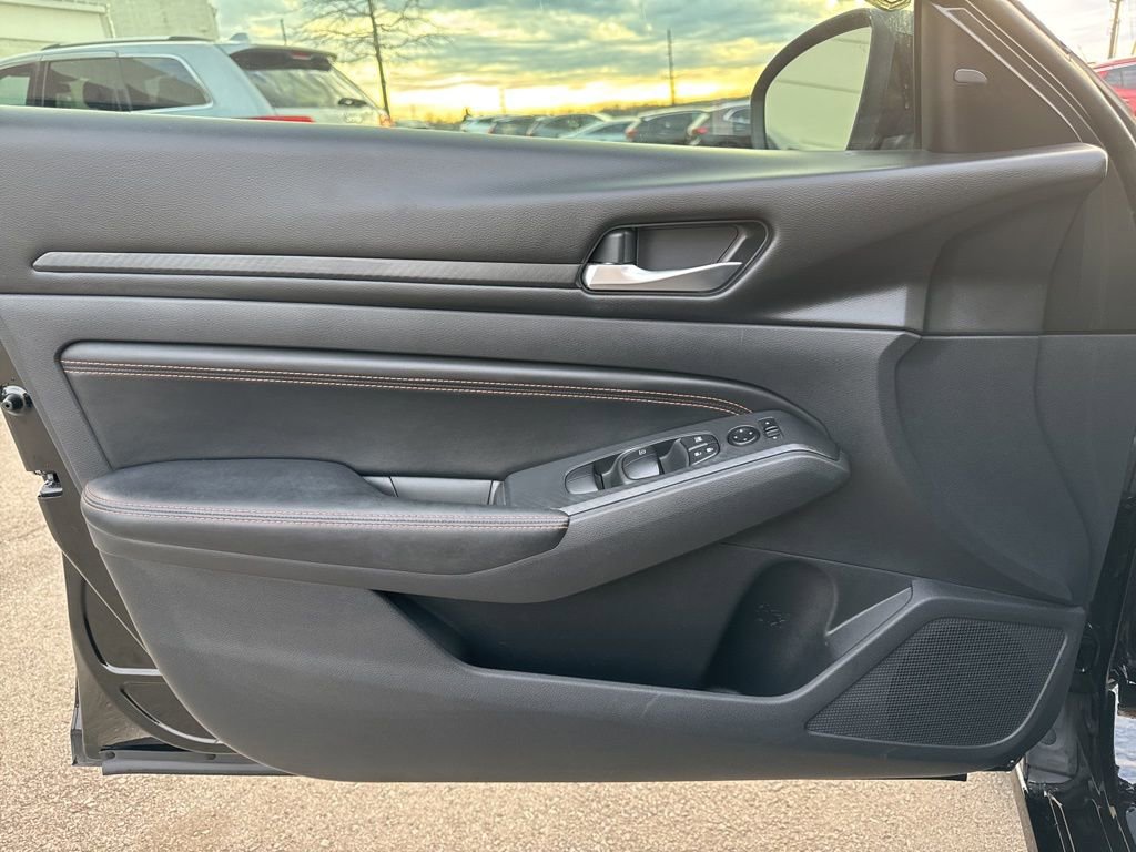 Used 2020 Nissan Altima 2.5 SR w/ Premium Package image 13