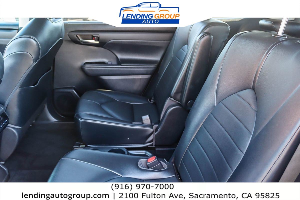 Used 2021 Toyota Highlander XLE image 23