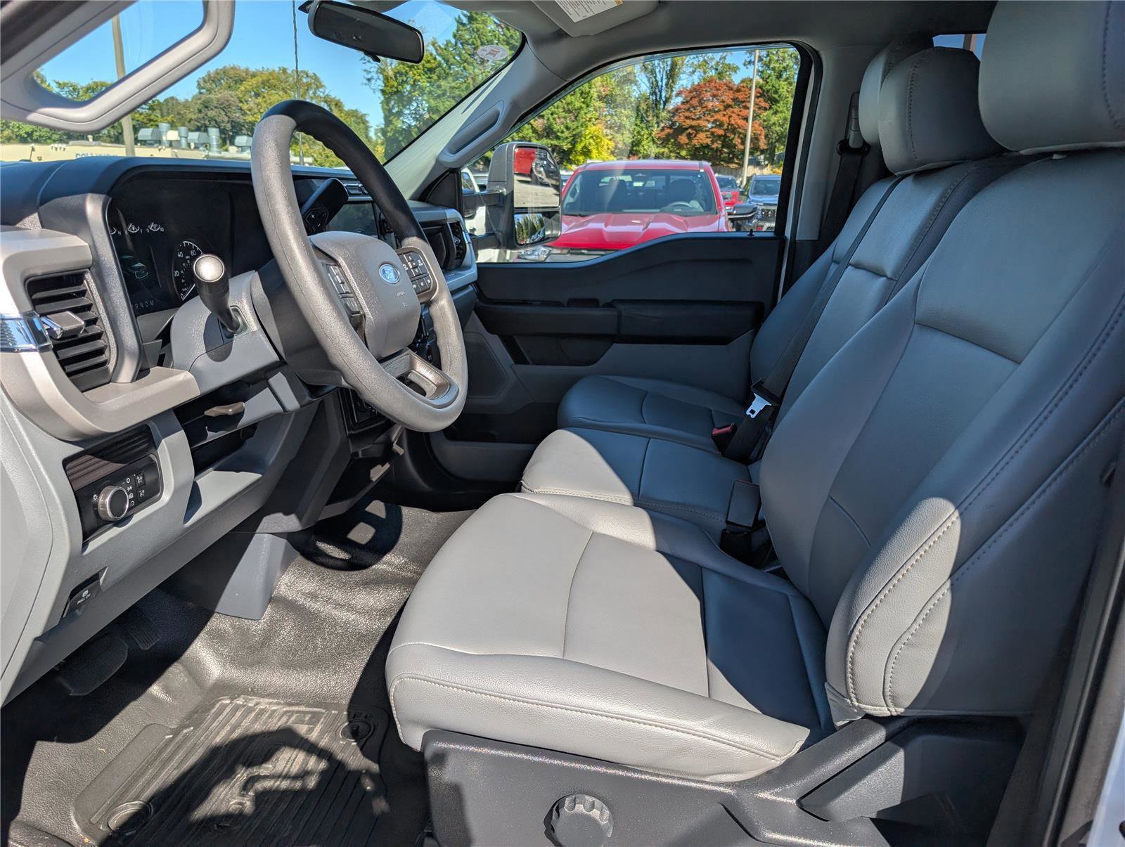 Used 2024 Ford F550 4x4 Crew Cab Super Duty image 15