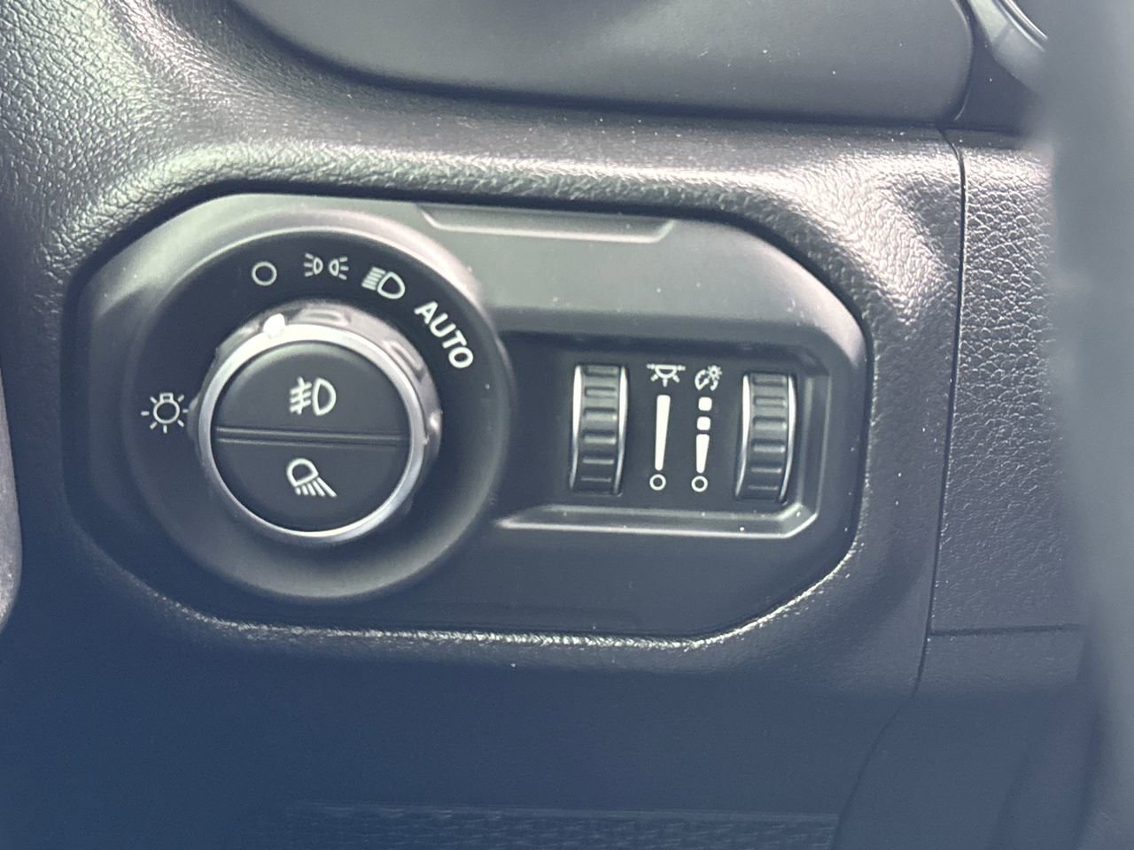 Used 2021 Jeep Gladiator Sport image 29