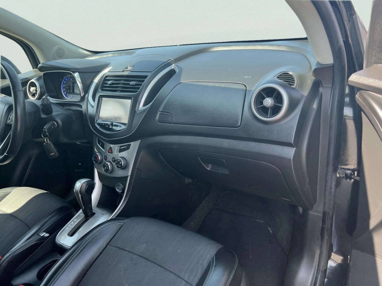 Used 2016 Chevrolet Trax LT w/ LT Convenience Package AWD/4WD image 9
