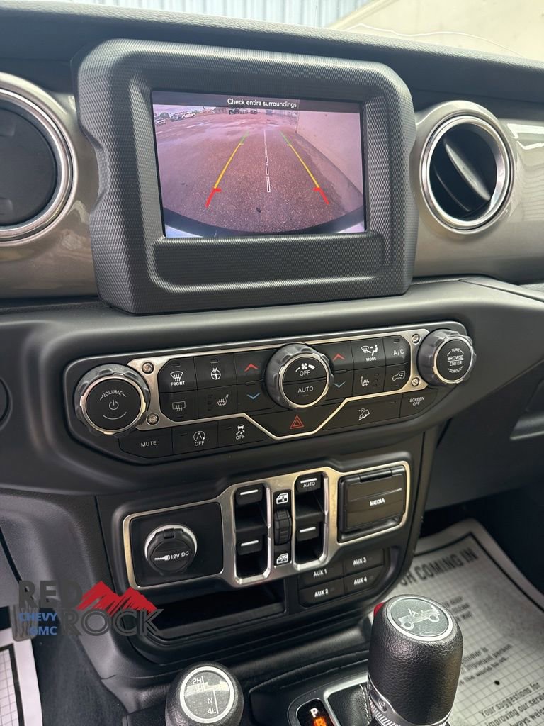 Used 2018 Jeep Wrangler Unlimited Sahara AWD/4WD image 16