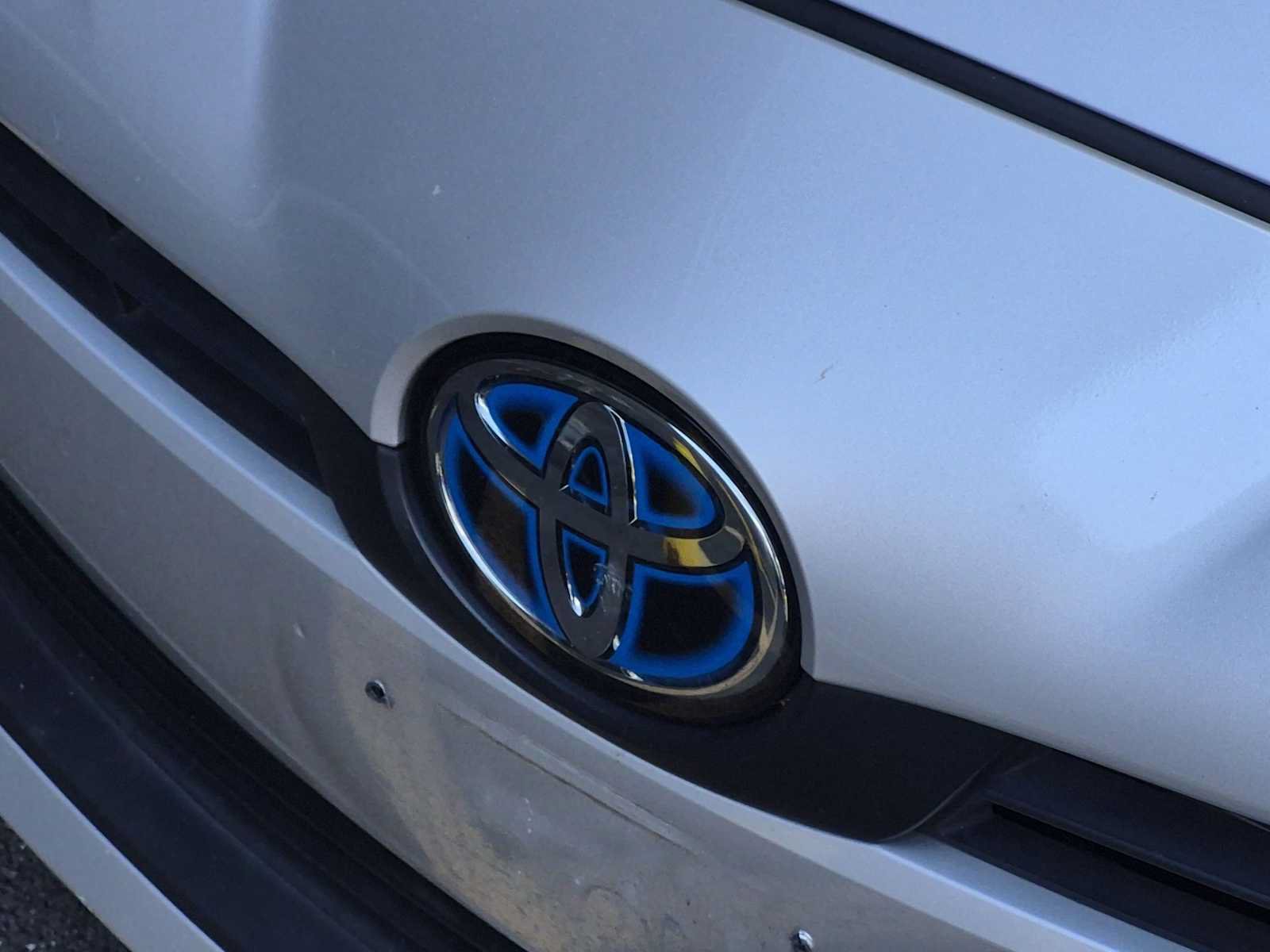 Used 2022 Toyota Prius L Eco FWD image 12