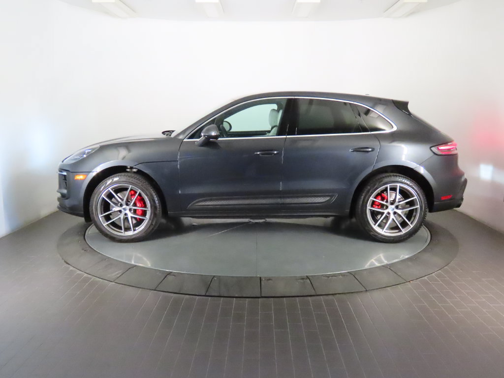Certified 2023 Porsche Macan S AWD/4WD image 2