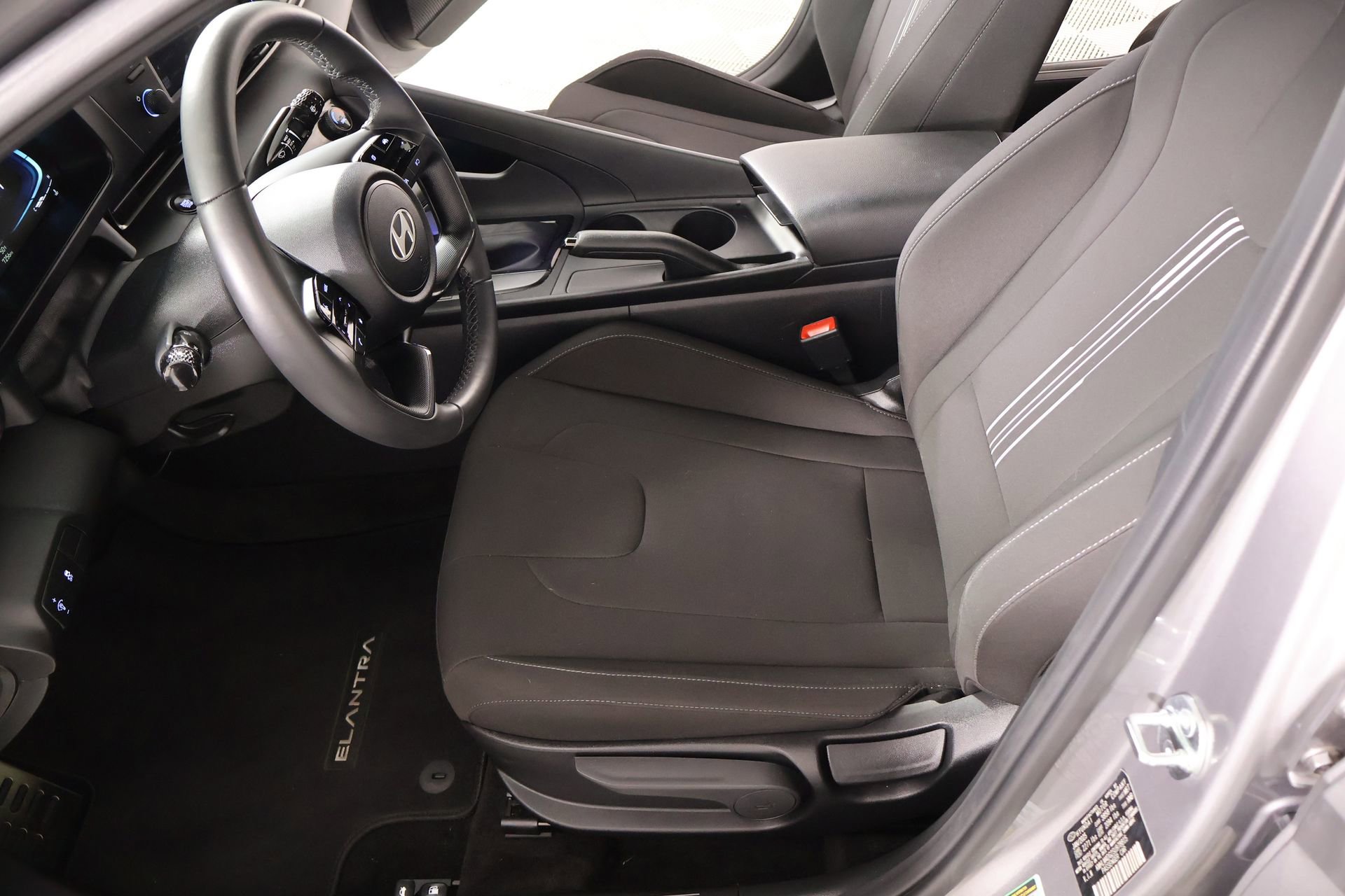 Certified 2025 Hyundai Elantra Sport image 10