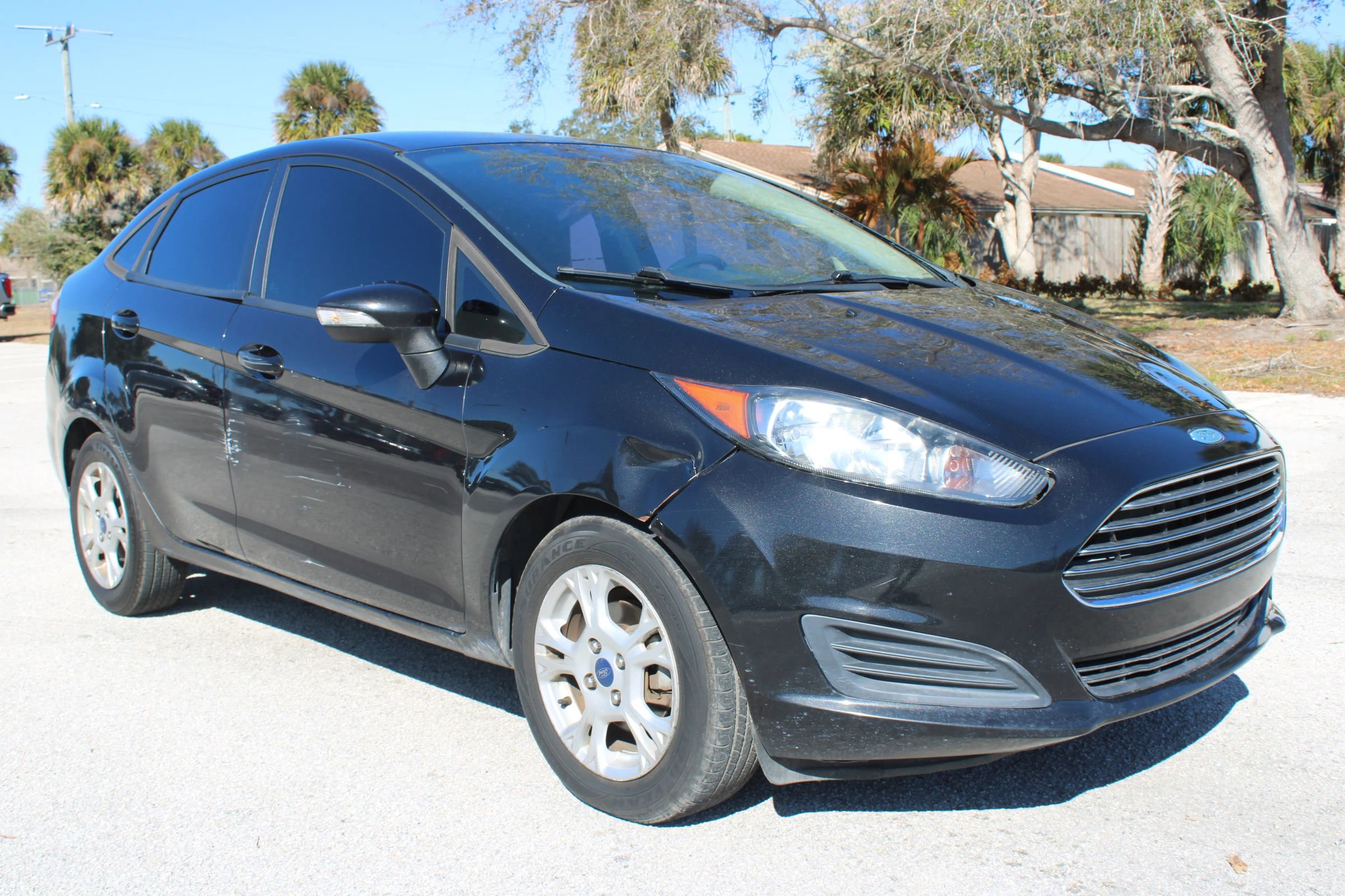 Used 2015 Ford Fiesta SE image 3