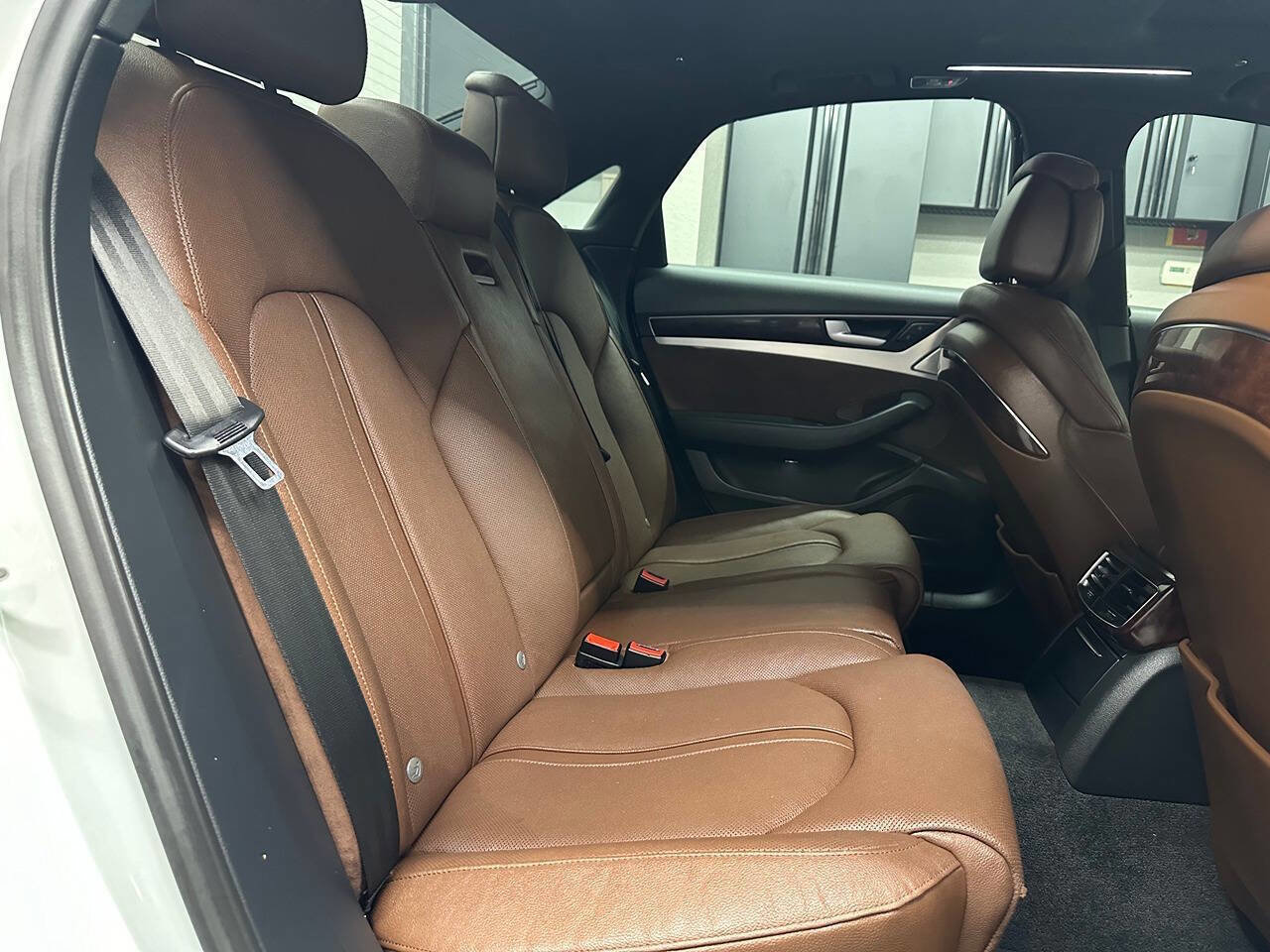 Used 2013 Audi A8 4.0T w/ Convenience Pkg image 23