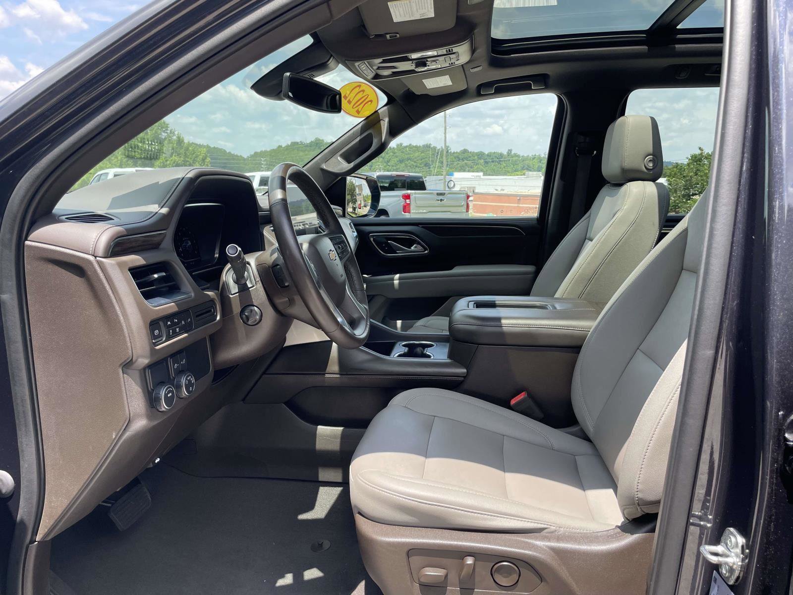 Used 2022 Chevrolet Tahoe LT w/ LT Signature Plus Package RWD image 4