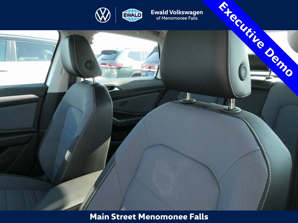 New 2025 Volkswagen Jetta SE image 30