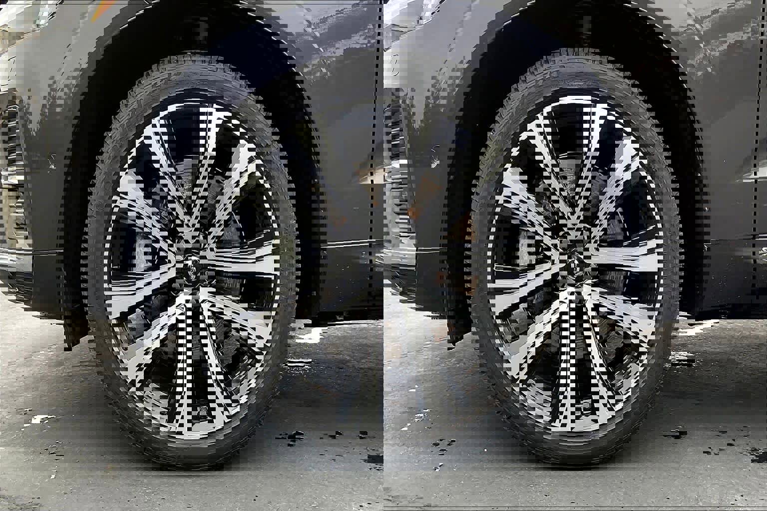 Used 2023 Volvo XC60 T8 Ultimate image 12