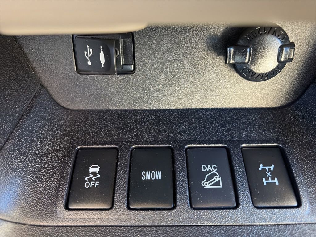 Used 2015 Toyota Highlander Limited image 10