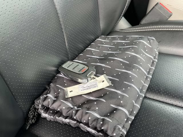Used 2023 Chrysler Pacifica Touring-L FWD image 27