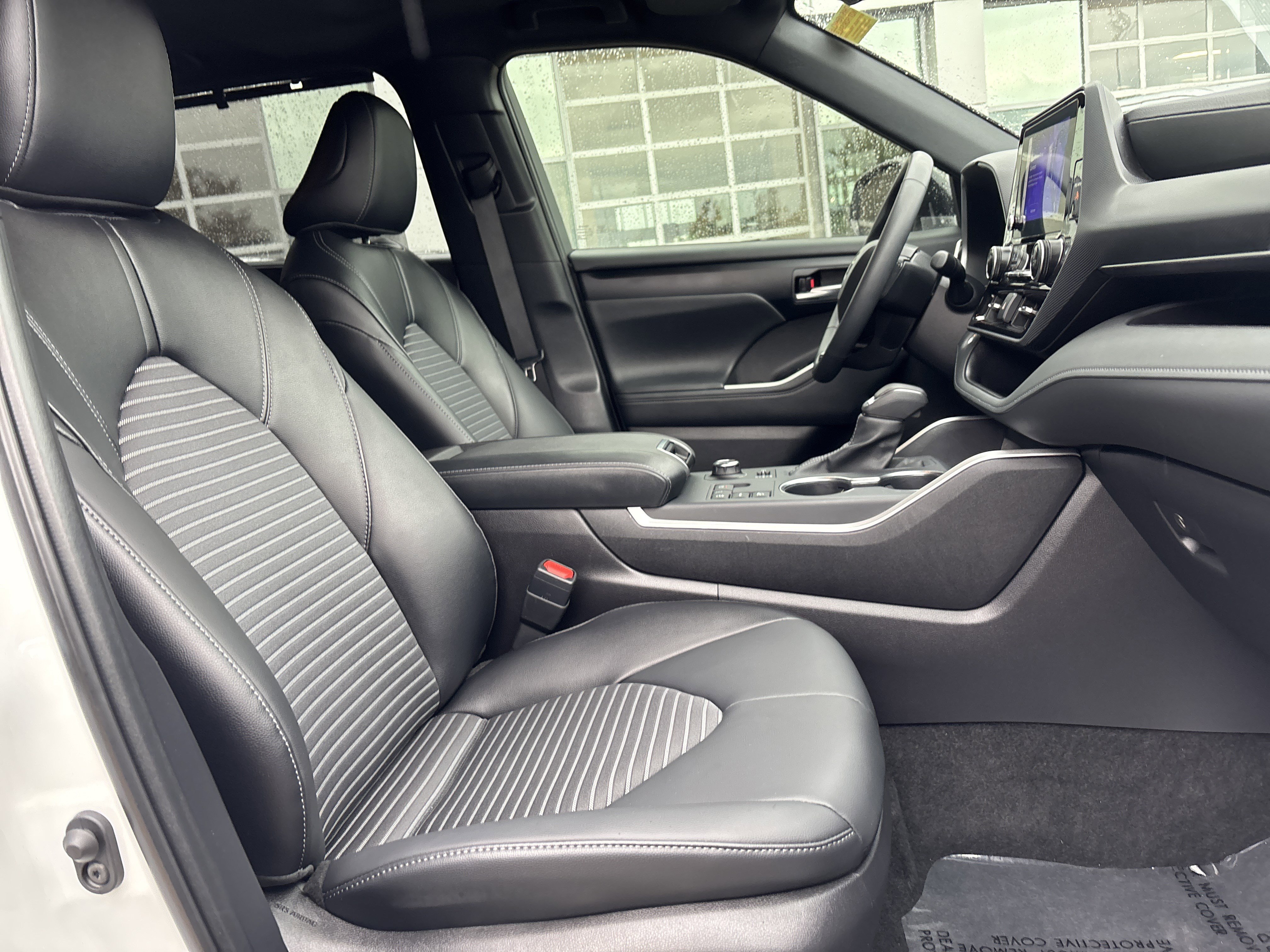Used 2025 Toyota Highlander XSE AWD/4WD image 29