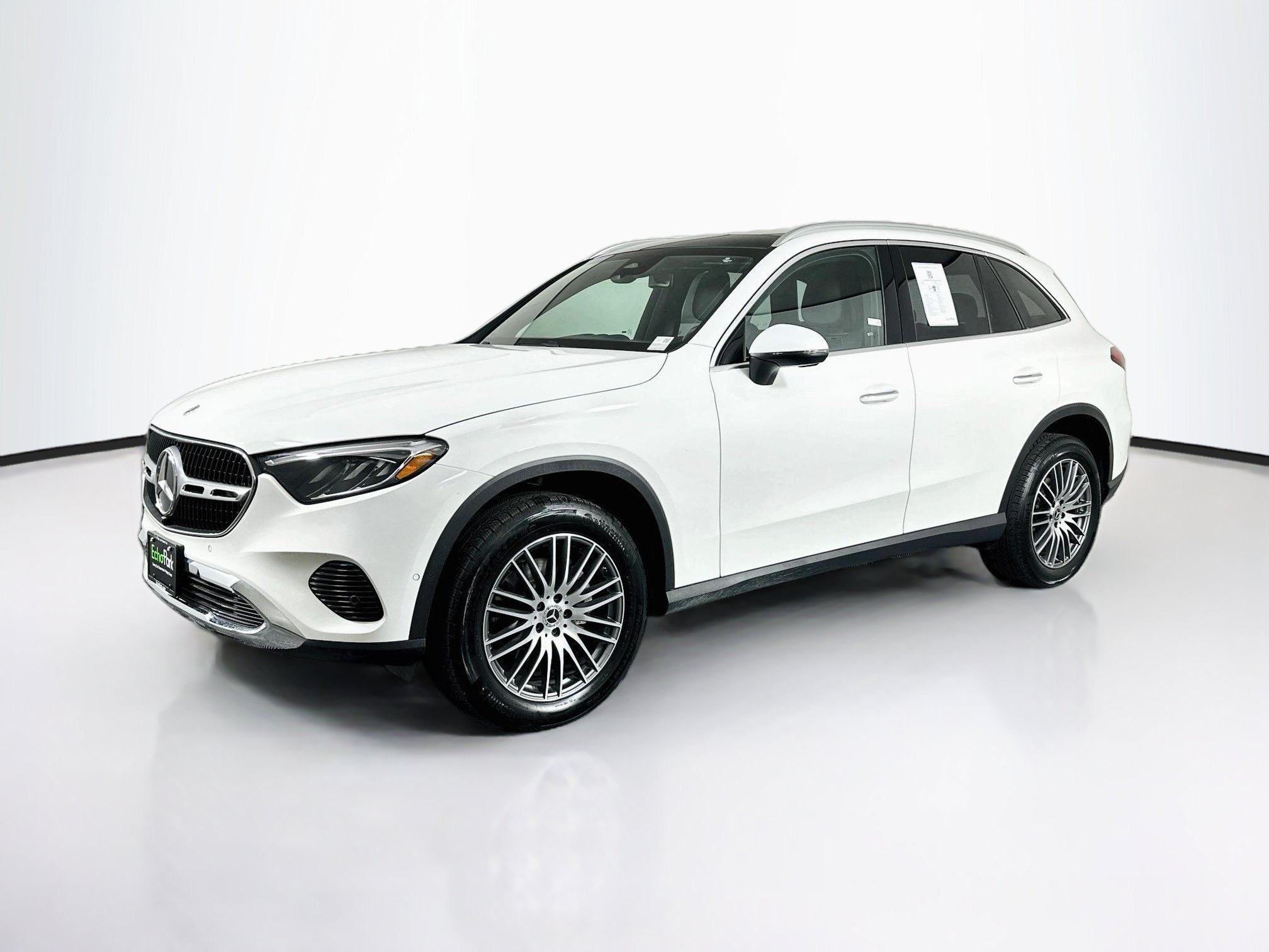 Used 2026 Mercedes-Benz GLC 300 image 3