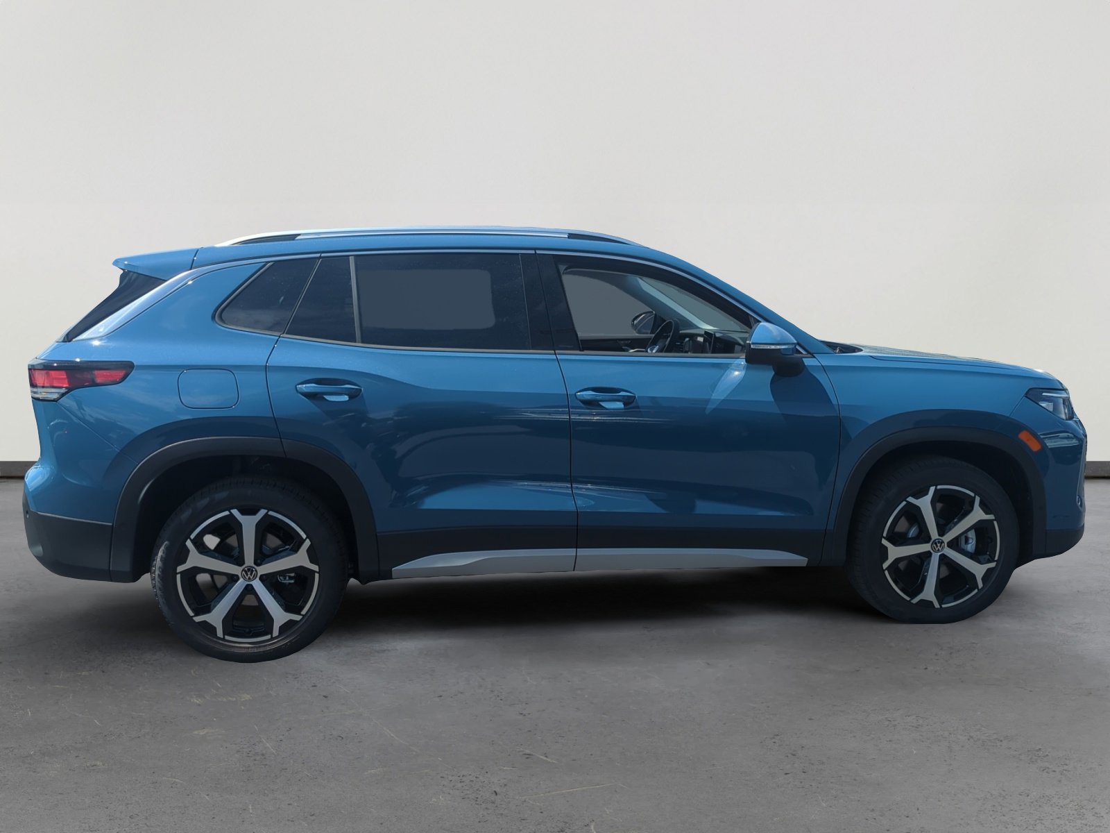 New 2025 Volkswagen Tiguan SE image 6