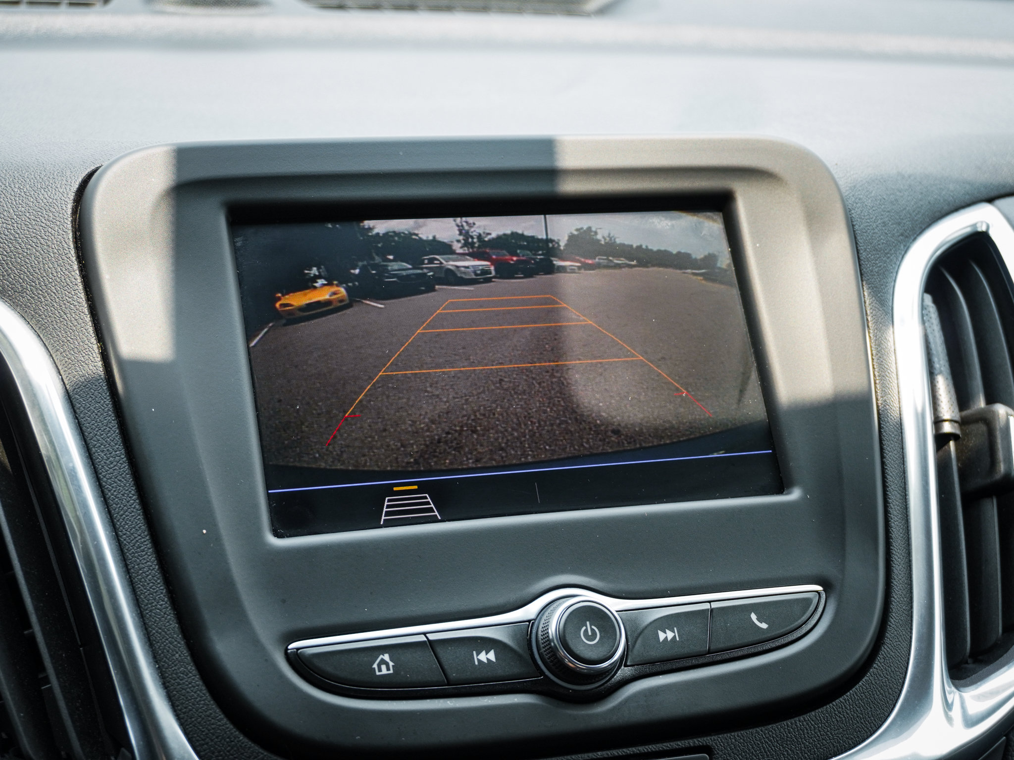 Used 2021 Chevrolet Equinox LT FWD image 24