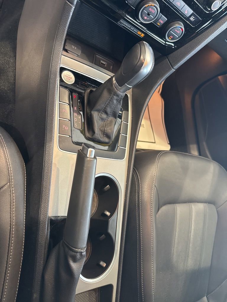 Used 2020 Volkswagen Passat 2.0T SEL image 21