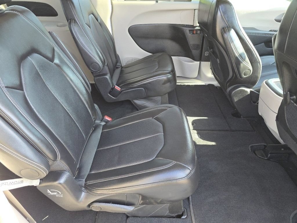Used 2024 Chrysler Pacifica Touring-L FWD image 22