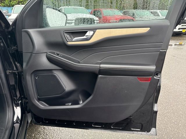 Used 2022 Ford Escape Titanium w/ Titanium Elite Package AWD/4WD image 13