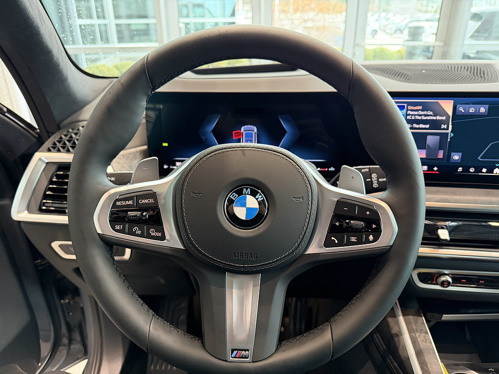 New 2026 BMW X7 xDrive40i w/ M Sport Package AWD/4WD image 9