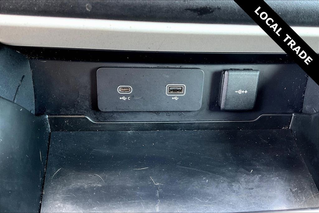 Used 2020 Land Rover Defender 110 SE image 15