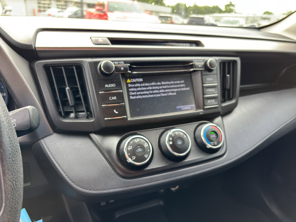 Used 2018 Toyota RAV4 LE FWD image 9