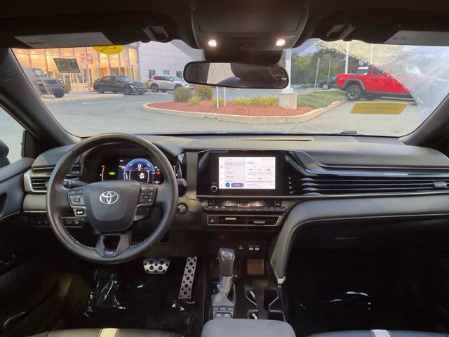 Used 2025 Toyota Camry SE FWD image 14
