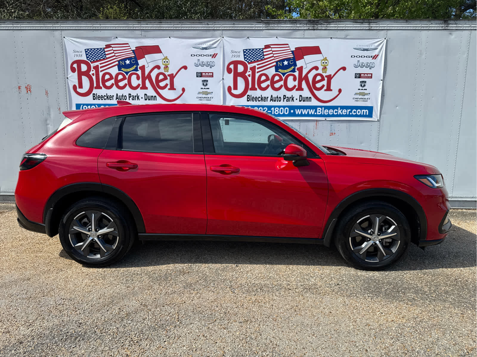 Used 2024 Honda HR-V EX-L image 2