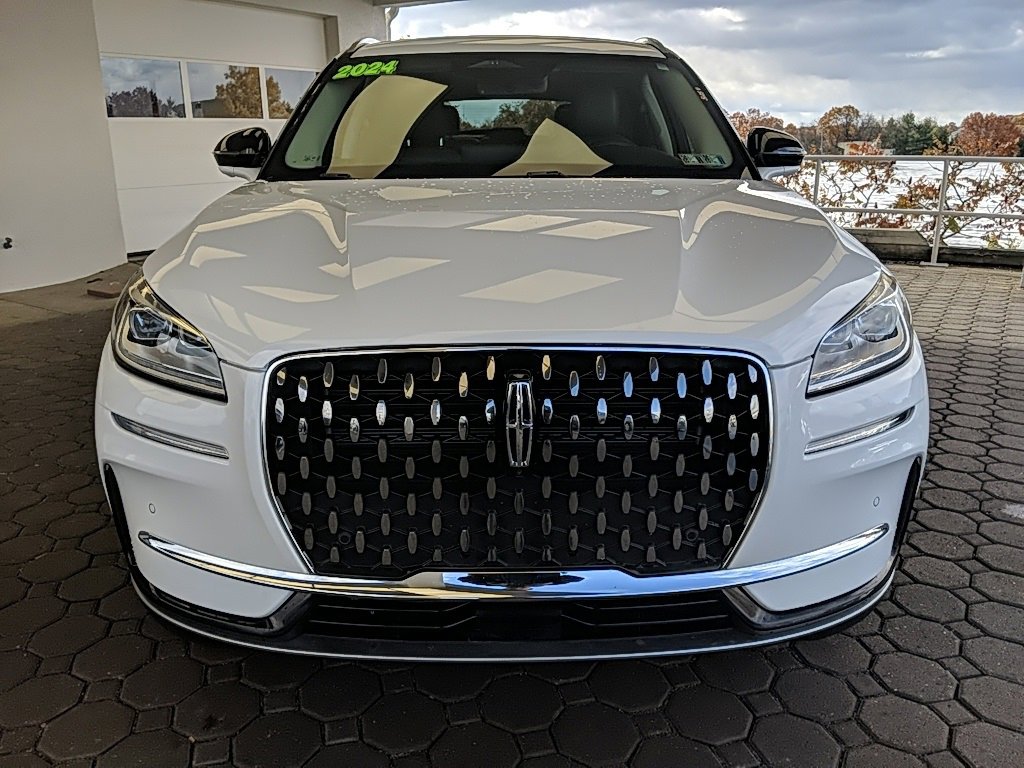Used 2024 Lincoln Corsair Reserve w/ Equipment Group 201A image 2