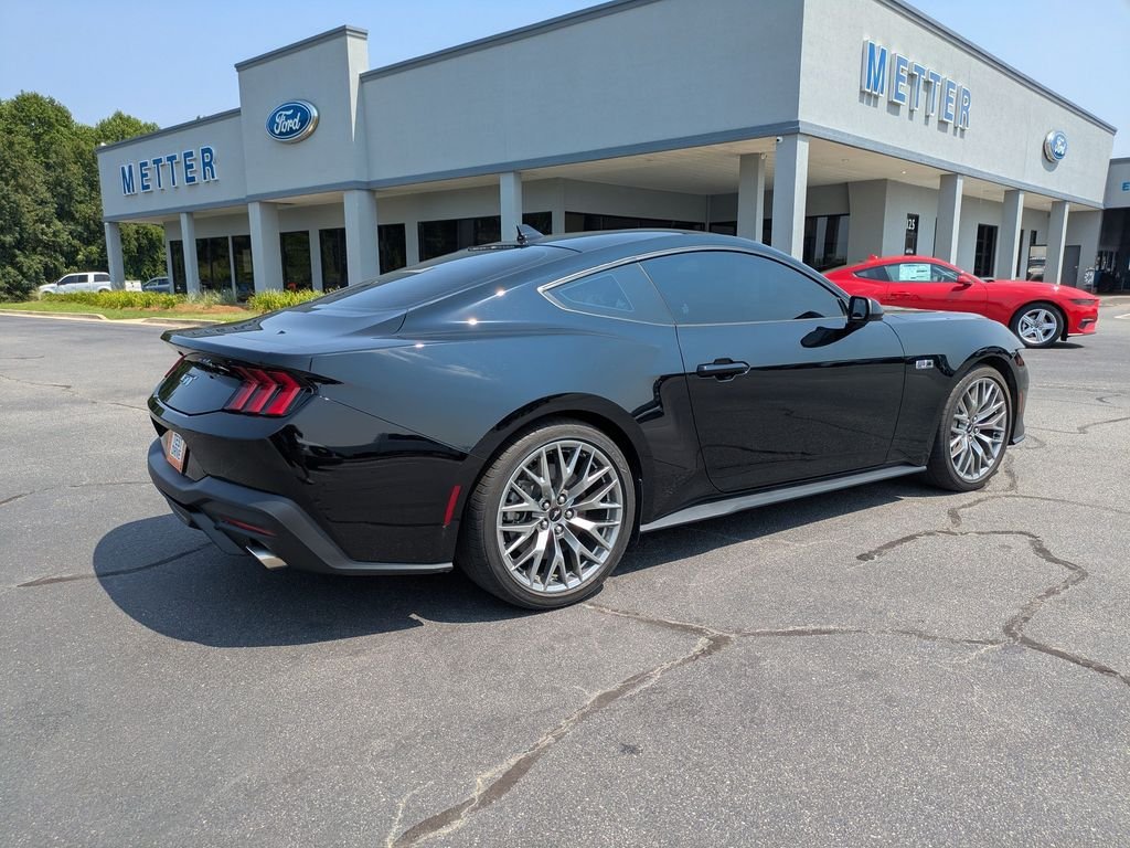 Used 2025 Ford Mustang GT Premium RWD image 4