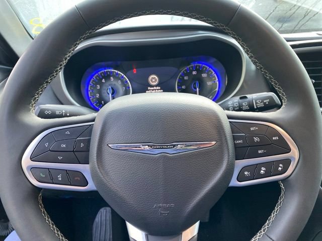 Used 2025 Chrysler Pacifica Select FWD image 17